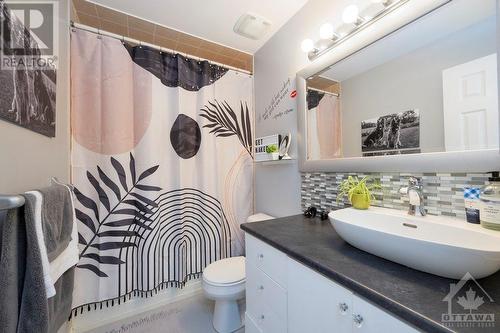 2176 Valin Street, Ottawa, ON - Indoor Photo Showing Bathroom