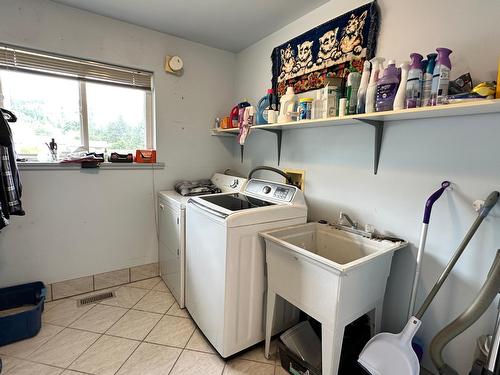 826 Boundary Creek Lane, Greenwood, BC - Indoor Photo Showing Laundry Room