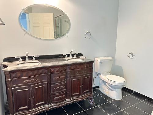 826 Boundary Creek Lane, Greenwood, BC - Indoor Photo Showing Bathroom