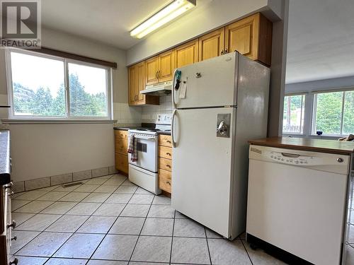 826 Boundary Creek Lane, Greenwood, BC - Indoor Photo Showing Kitchen