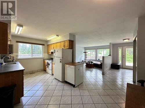 826 Boundary Creek Lane, Greenwood, BC - Indoor Photo Showing Kitchen