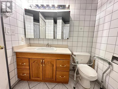 826 Boundary Creek Lane, Greenwood, BC - Indoor Photo Showing Bathroom