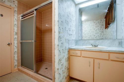 38 Riverview Boulevard, St. Catharines, ON - Indoor Photo Showing Bathroom