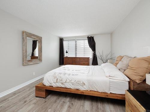 Chambre Ã  coucher principale - 104-21 Ch. Du Bord-Du-Lac-Lakeshore, Pointe-Claire, QC - Indoor Photo Showing Bedroom