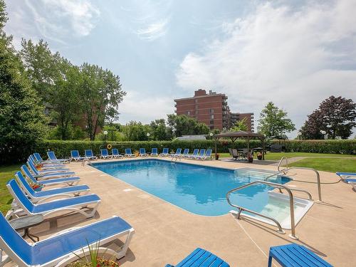 Piscine - 104-21 Ch. Du Bord-Du-Lac-Lakeshore, Pointe-Claire, QC - Outdoor With In Ground Pool With Backyard