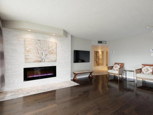 Salon - 104-21 Ch. Du Bord-Du-Lac-Lakeshore, Pointe-Claire, QC - Indoor Photo Showing Living Room With Fireplace