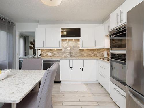 Cuisine - 104-21 Ch. Du Bord-Du-Lac-Lakeshore, Pointe-Claire, QC - Indoor Photo Showing Kitchen