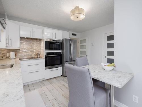 Cuisine - 104-21 Ch. Du Bord-Du-Lac-Lakeshore, Pointe-Claire, QC - Indoor Photo Showing Kitchen