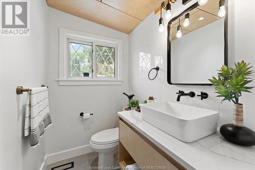 3571 Rankin Avenue, Windsor, ON - Indoor Photo Showing Bathroom