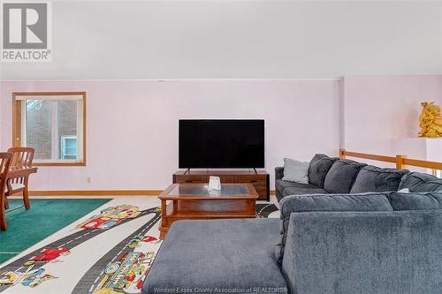 877 Lauzon Road, Windsor, ON - Indoor Photo Showing Living Room