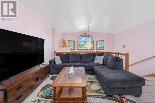 877 Lauzon Road, Windsor, ON - Indoor Photo Showing Living Room