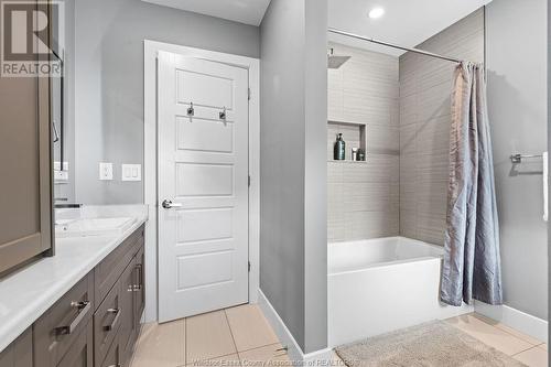 911 Jarvis Avenue, Windsor, ON - Indoor Photo Showing Bathroom