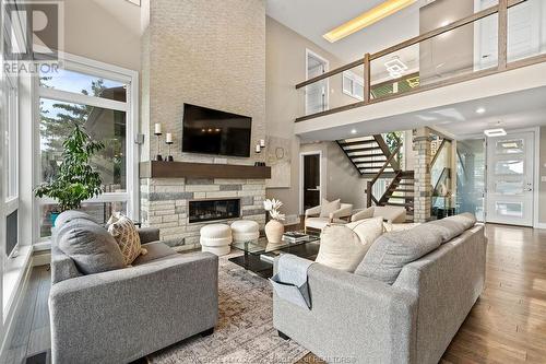 911 Jarvis Avenue, Windsor, ON - Indoor Photo Showing Living Room With Fireplace