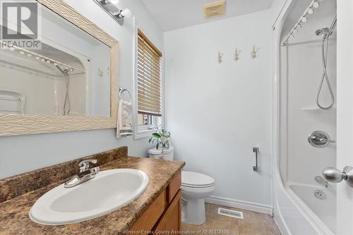 807 Cousineau Road, Windsor, ON - Indoor Photo Showing Bathroom