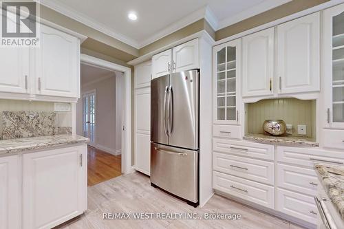 499 Reynolds Street, Whitby (Downtown Whitby), ON - Indoor Photo Showing Kitchen