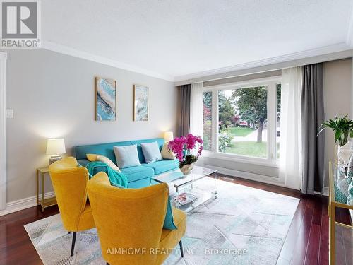 36 Liebeck Crescent, Markham (Unionville), ON - Indoor Photo Showing Living Room