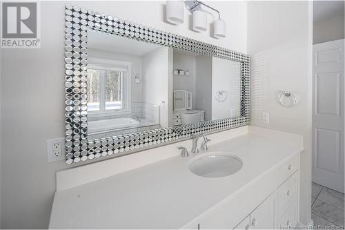 32 Chateau Drive, Mcleod Hill, NB - Indoor Photo Showing Bathroom