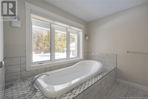 32 Chateau Drive, Mcleod Hill, NB - Indoor Photo Showing Bathroom