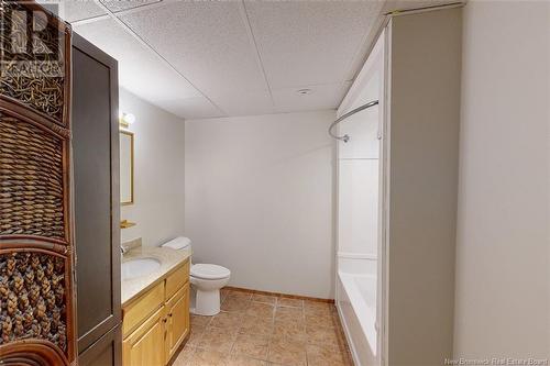 32 Chateau Drive, Mcleod Hill, NB - Indoor Photo Showing Bathroom