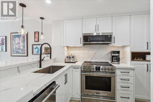 607 - 415 Locust Street, Burlington, ON - Indoor Photo Showing Kitchen With Upgraded Kitchen