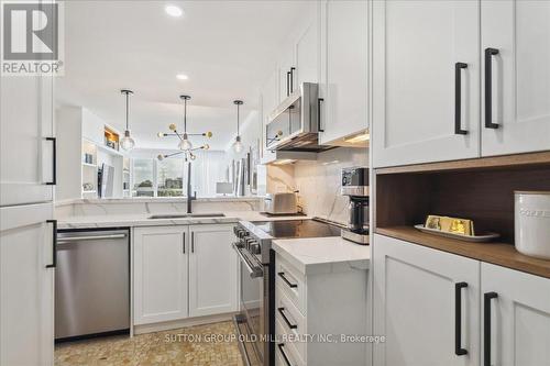 607 - 415 Locust Street, Burlington, ON - Indoor Photo Showing Kitchen With Upgraded Kitchen