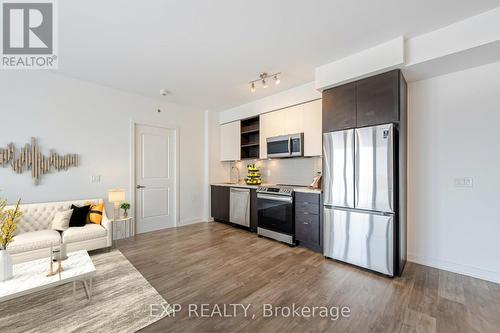 607 - 4675 Metcalfe Avenue, Mississauga, ON - Indoor Photo Showing Kitchen