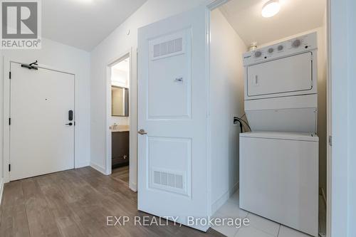 607 - 4675 Metcalfe Avenue, Mississauga, ON - Indoor Photo Showing Laundry Room