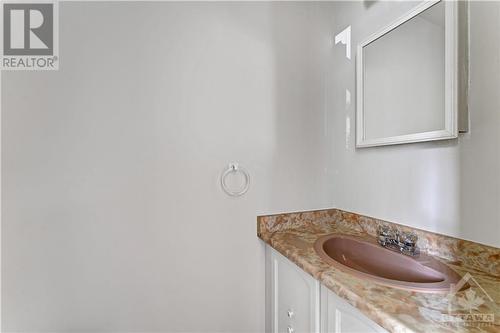 6339 Long Bow Gate, Ottawa, ON - Indoor Photo Showing Bathroom