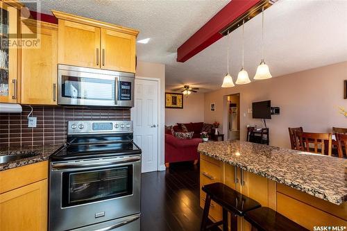 302 34 Nollet Avenue, Regina, SK - Indoor Photo Showing Kitchen