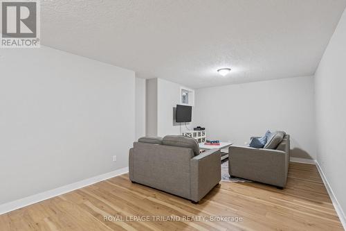 26 Blue Heron Drive, Middlesex Centre, ON - Indoor Photo Showing Living Room