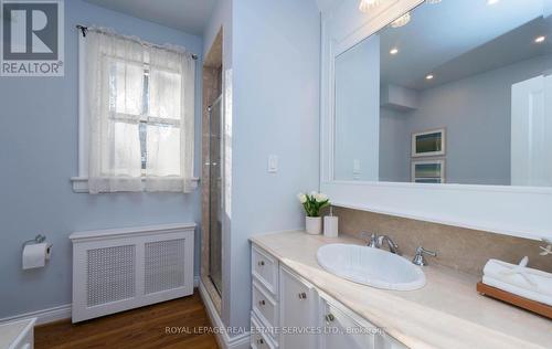 55 Old Orchard Grove, Toronto, ON - Indoor Photo Showing Bathroom