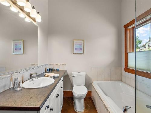 2-338 Dallas Rd, Victoria, BC - Indoor Photo Showing Bathroom