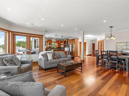 2-338 Dallas Rd, Victoria, BC - Indoor Photo Showing Living Room