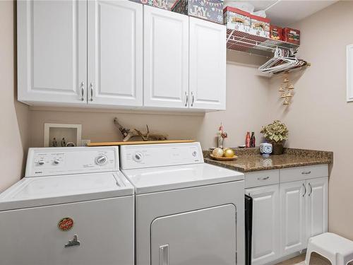 307-354 Morison Ave, Parksville, BC - Indoor Photo Showing Laundry Room