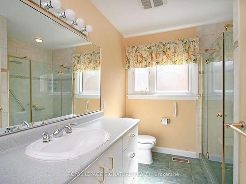 4 Bushbury Dr, Toronto, ON - Indoor Photo Showing Bathroom
