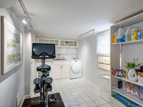 493 Millwood Rd, Toronto, ON - Indoor Photo Showing Laundry Room
