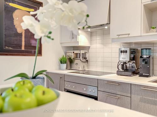 324-30 Nelson St, Toronto, ON - Indoor Photo Showing Kitchen