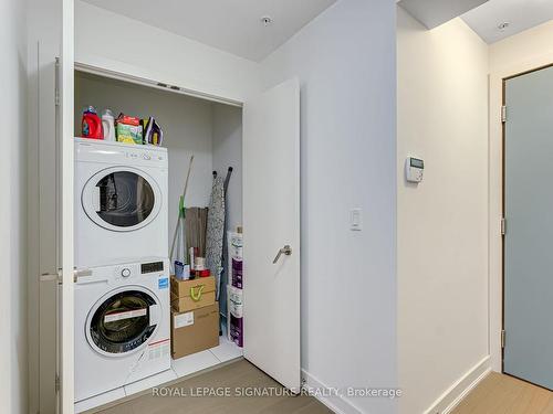 324-30 Nelson St, Toronto, ON - Indoor Photo Showing Laundry Room