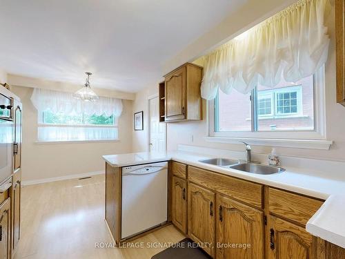 46 Sandbourne Cres, Toronto, ON - Indoor Photo Showing Kitchen With Double Sink