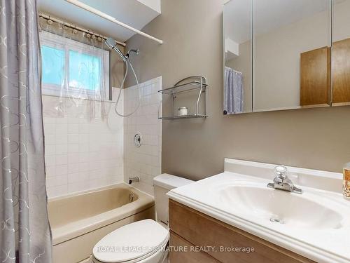 46 Sandbourne Cres, Toronto, ON - Indoor Photo Showing Bathroom
