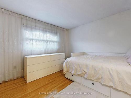 6 Kelvinway Dr, Toronto, ON - Indoor Photo Showing Bedroom