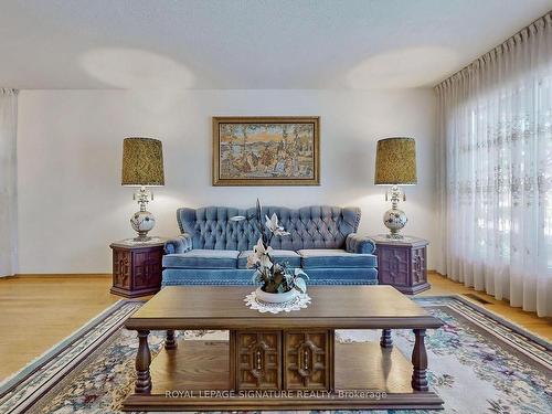 6 Kelvinway Dr, Toronto, ON - Indoor Photo Showing Living Room