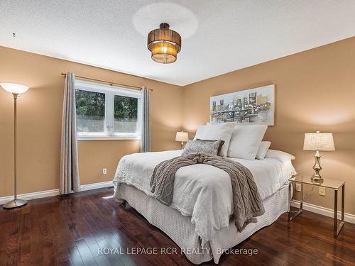 24 Churchland Dr, Barrie, ON - Indoor Photo Showing Bedroom