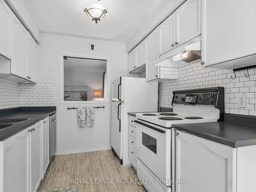 24 Churchland Dr, Barrie, ON - Indoor Photo Showing Kitchen