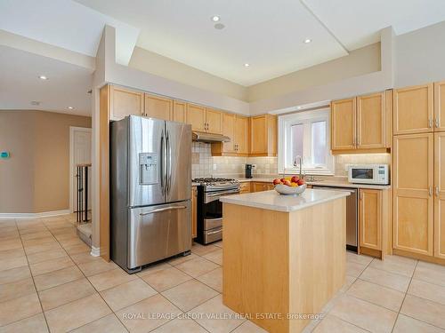 16 Sweet Briar Lane, Brampton, ON - Indoor Photo Showing Kitchen With Stainless Steel Kitchen