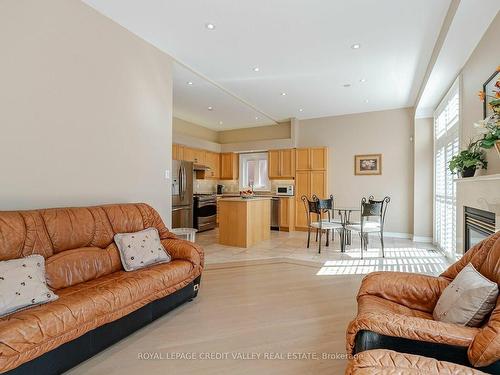 16 Sweet Briar Lane, Brampton, ON - Indoor Photo Showing Living Room