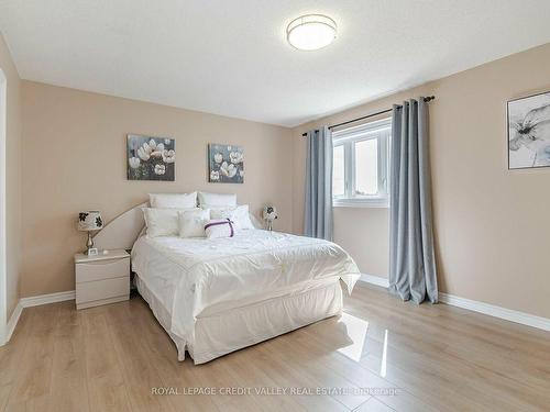 16 Sweet Briar Lane, Brampton, ON - Indoor Photo Showing Bedroom