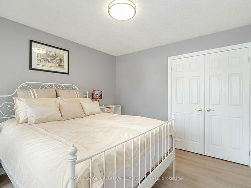 16 Sweet Briar Lane, Brampton, ON - Indoor Photo Showing Bedroom