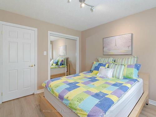 16 Sweet Briar Lane, Brampton, ON - Indoor Photo Showing Bedroom