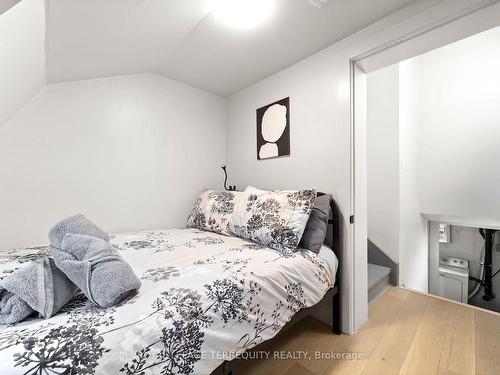 15-1479 County Rd, Prince Edward County, ON - Indoor Photo Showing Bedroom